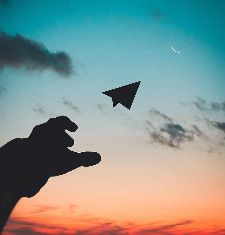 silhouette of paper plane toy, paper airplane, hand, sky, sunset, HD wallpaper