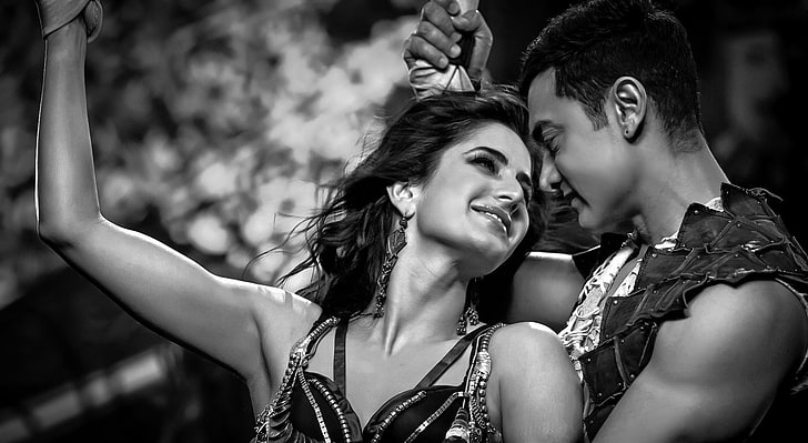 Dhoom 3 BW, Aamir Khan, Black and White, two people, emotion, HD wallpaper