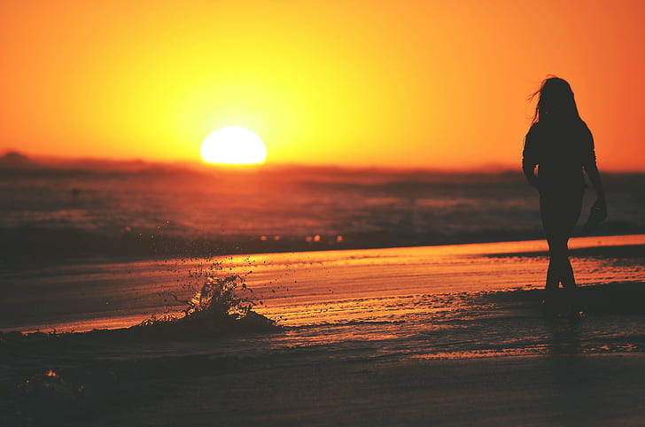 women, women on beach, silhouette, sunset, sea, orange sky, HD wallpaper