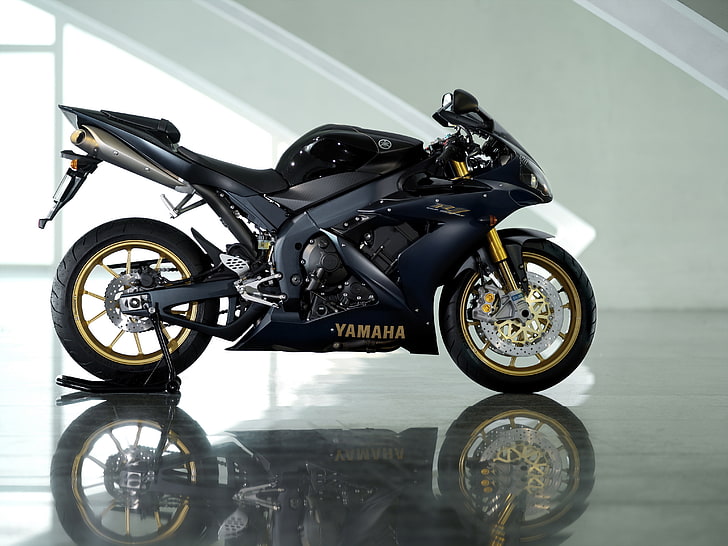black Yamaha sport bike, yamaha yzf-r1, motorcycle, reflection