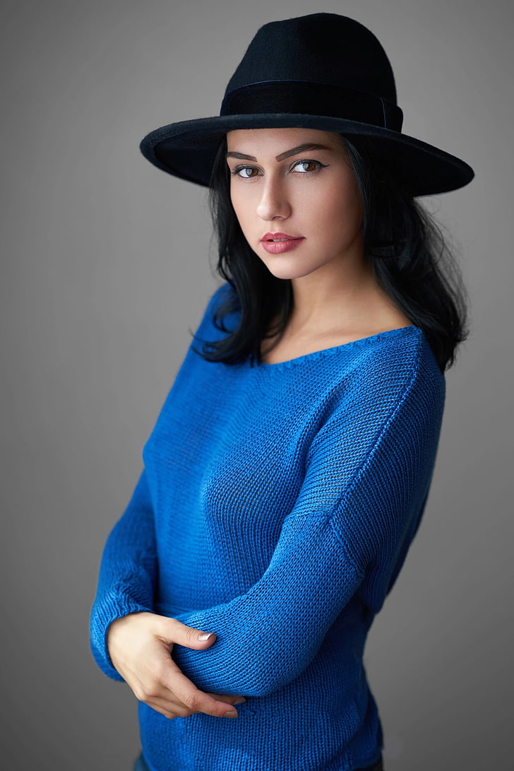 sweater, Soňa Machyňáková, portrait, blue sweater, arms crossed