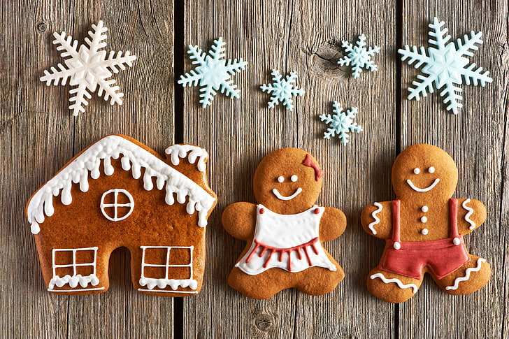 Gingerbread cookie, snowflakes, men, house, wood - material, celebration, HD wallpaper