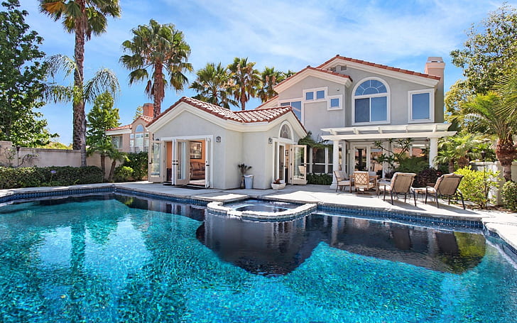 [صورة: villa-house-palm-trees-and-swimming-pool...review.jpg]