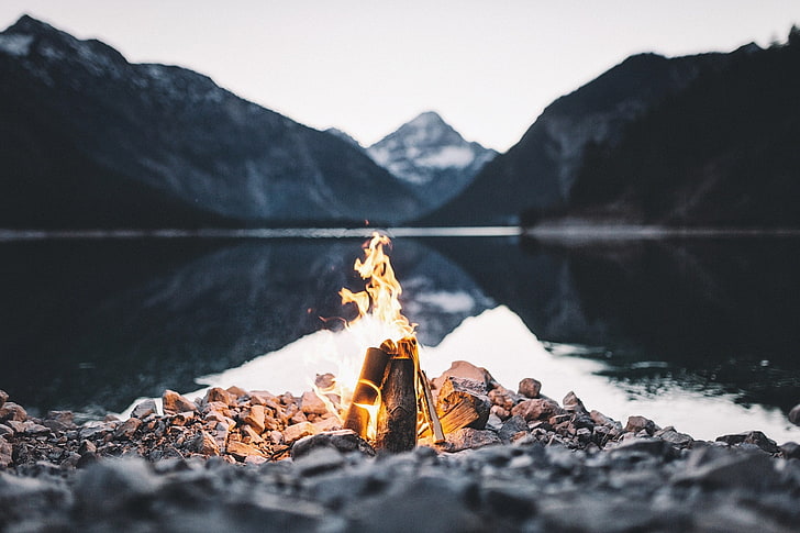 bonfire and body of water, mountains, lake, stones, the fire, HD wallpaper
