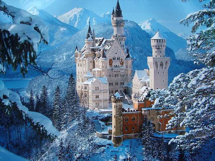 Neuschwanstein Castle in Germany, winter, cold temperature, snow