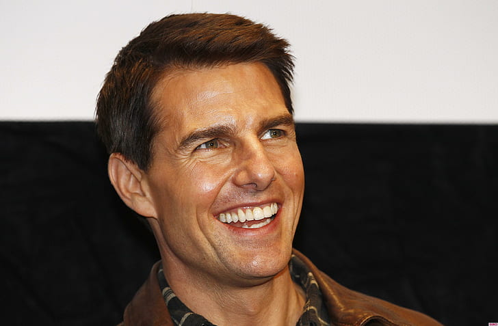Tom cruise in new hairstyle with smile, celebrity, celebrities, HD wallpaper