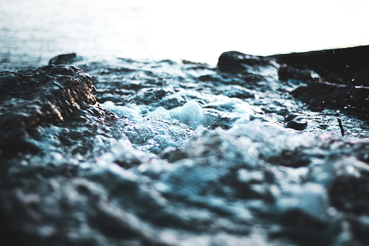 sparkling water near rocks, nature, waves, sea, selective focus, HD wallpaper