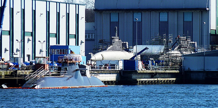 submarine, vehicle, military, water, architecture, built structure