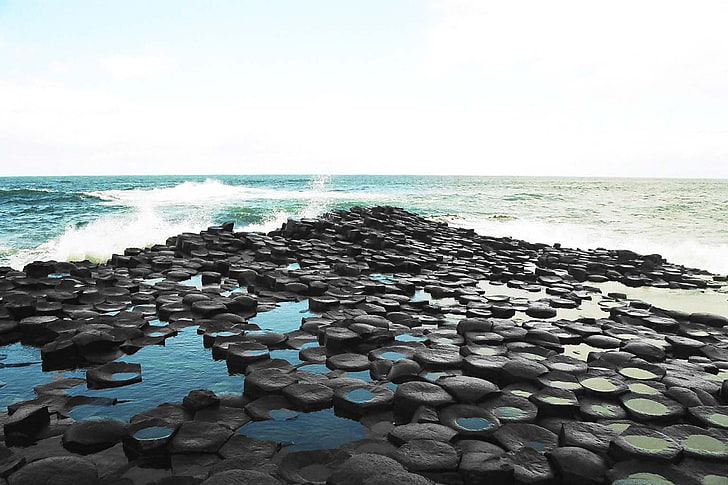 brown and black wooden board, Giant's Causeway, sea, sky, rock formation, HD wallpaper