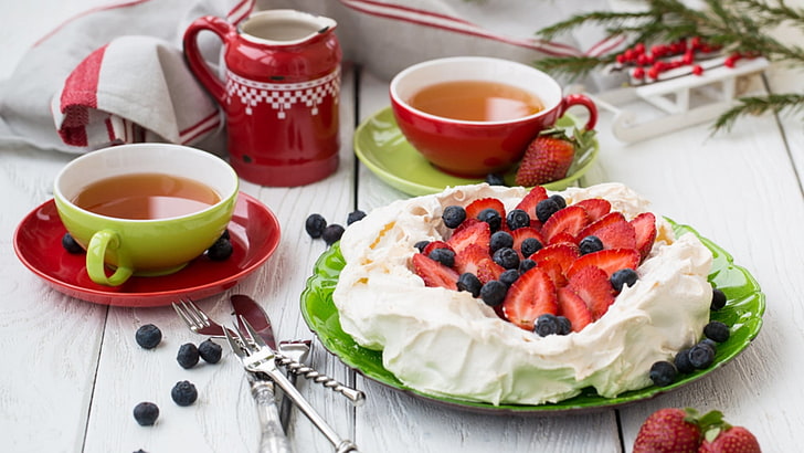 dessert with strawberries and blueberries, food, apples, tea, HD wallpaper