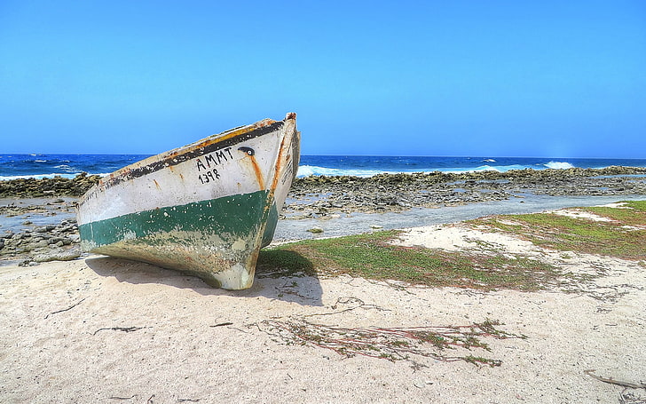 gray and green boat, Baby Beach, Aruba, sea, water, land, horizon over water, HD wallpaper
