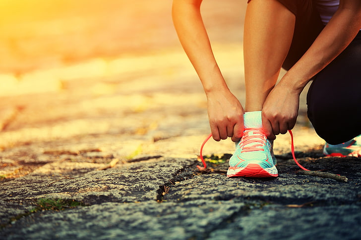 unpaired teal and pink running shoe, shoes, lace, sun rays, asphalt, HD wallpaper