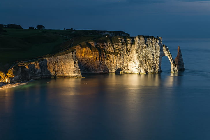 seashore cliff at night, cliffs, dusk, etretat, normandie, landscape, HD wallpaper