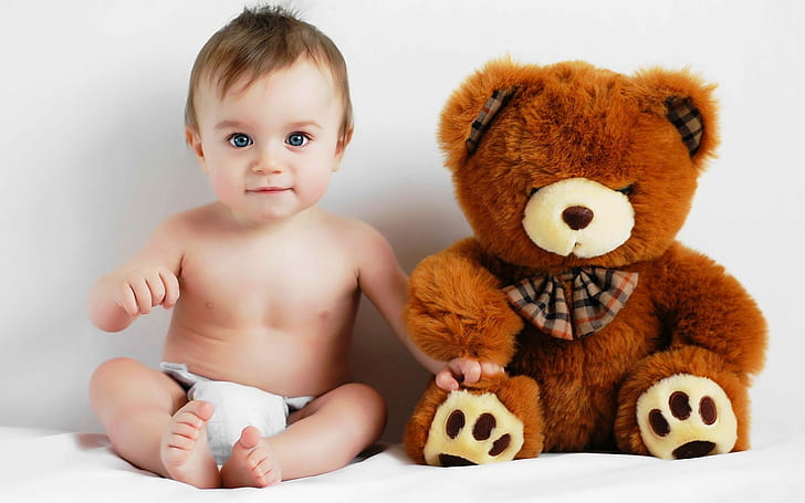 Baby and teddy bear photo, HD wallpaper