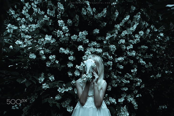 dark fantasy, 500px, Shirø Igarashi, plants, skull, white dress