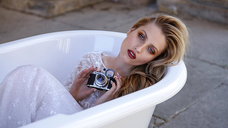 bathtub, In Bathtub, women, model, camera, beauty, beautiful woman, HD wallpaper