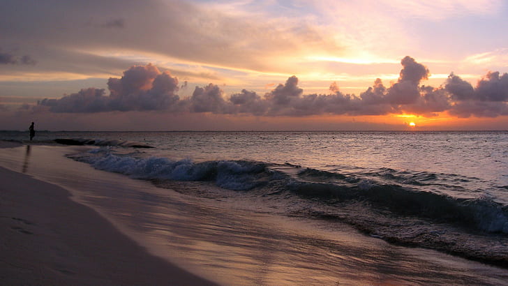 photo of a sunset with body of water, Last light, Isla Mujeres