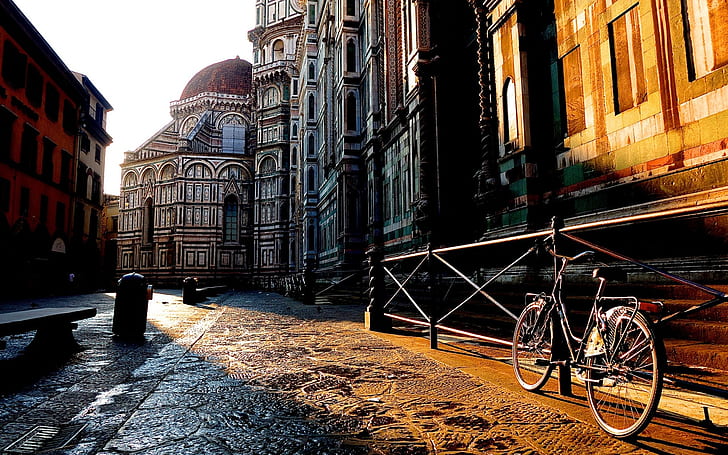 Florence, Toscana, Italy city street, house, bike, sunrise, black step through frame bike, HD wallpaper