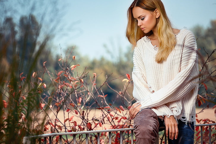 women, model, blonde, nature, depth of field, sweater, white sweater, HD wallpaper