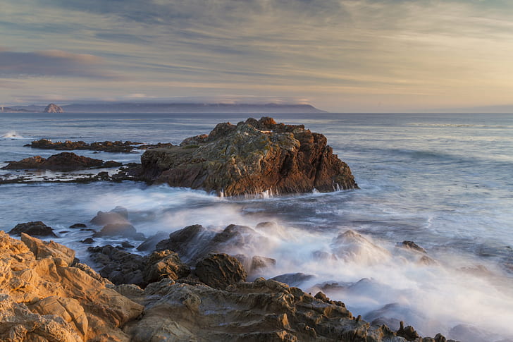 ocean waves on rocks under white sky, estero, estero, Bluffs, HD wallpaper