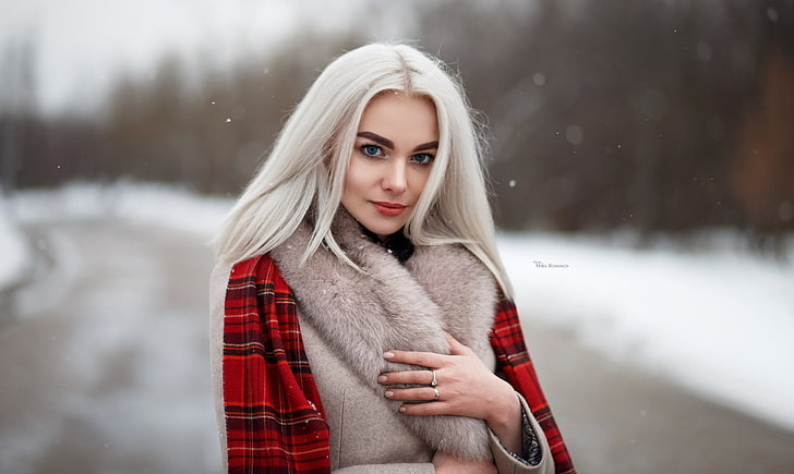 women, Maksim Romanov, blue eyes, depth of field, fur, snow