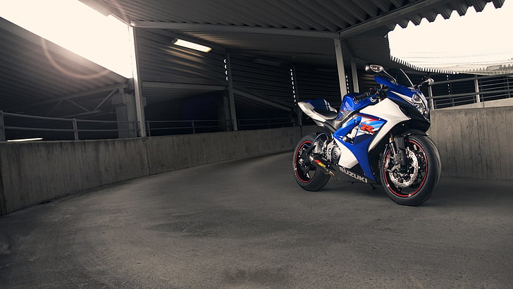blue and white sports bike, motorcycle, Blik, front view, Suzuki, HD wallpaper
