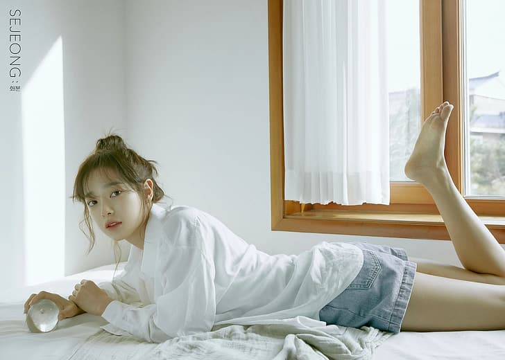 Kim Sejeong, K-pop, barefoot, Korean women, HD wallpaper