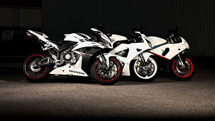 Honda CBR 600RR, CBR 929RR and GSXR 750, three street sports bikes