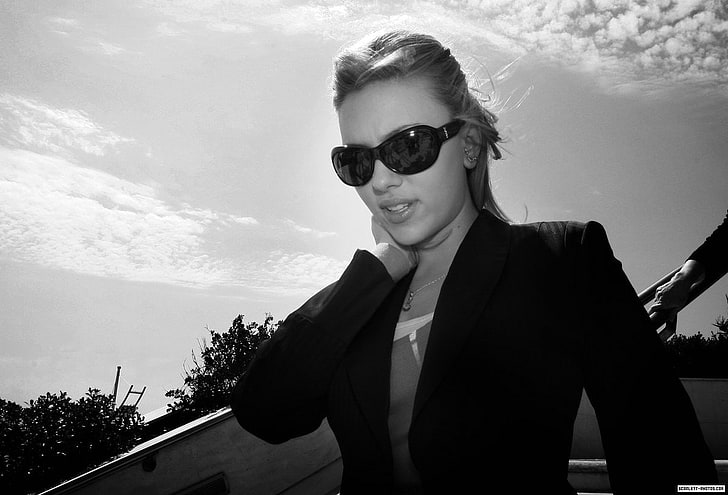 Scarlett Johansson, women with glasses, monochrome, actress