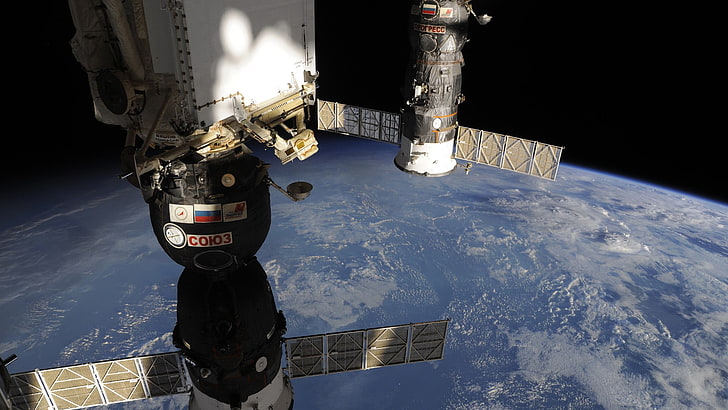 black and gray satellite, International Space Station, Roscosmos State Corporation