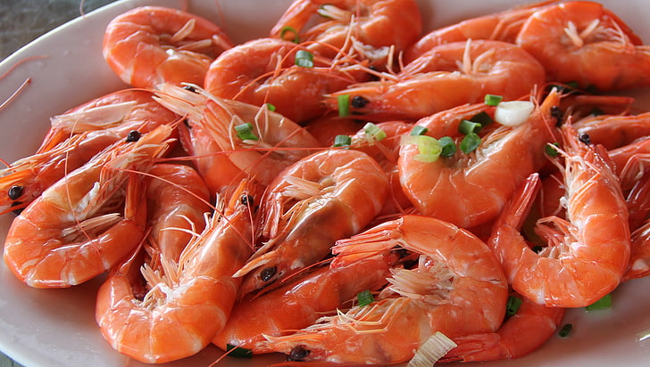 steamed shrimp dish, shrimps, greens, boiled, food and drink, HD wallpaper