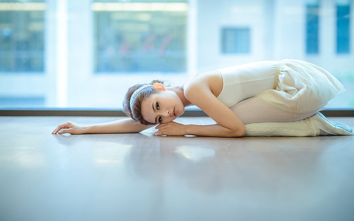 women's white sleeveless dress, ballet, Asian, white dress, lying down