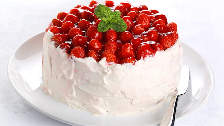 Fruit cake, cream, strawberries, dessert