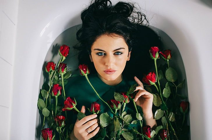 red roses, Aurela Skandaj, women, model, face, blue eyes, bathtub