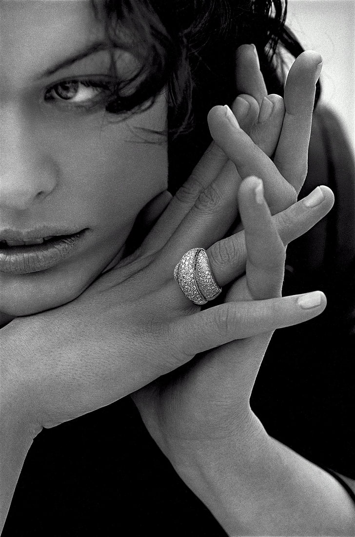 Milla Jovovich, model, actress, women, monochrome, looking away