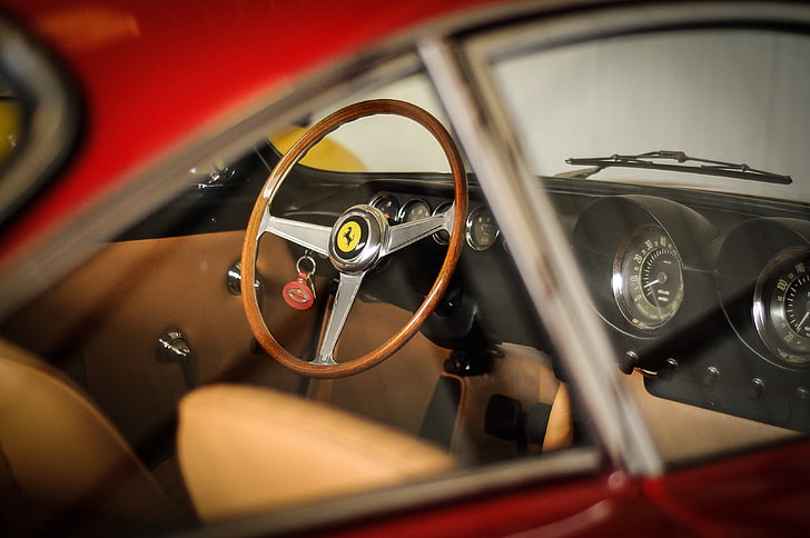 grey and brown Ferrari steering wheel, 250 GT Lusso, Classic Ferrari