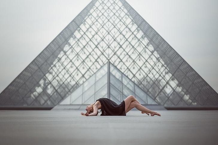 ballet, women, Paris, Louvre, legs crossed, black dress, armpits