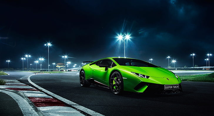 Hòa mình vào không gian mê hoặc của Lamborghini với bức hình nền màu xanh lá cây nổi bật. Quyến rũ và tươi mới, nó sẽ đưa bạn đến những trải nghiệm thú vị trên những con đường đầy chông gai.