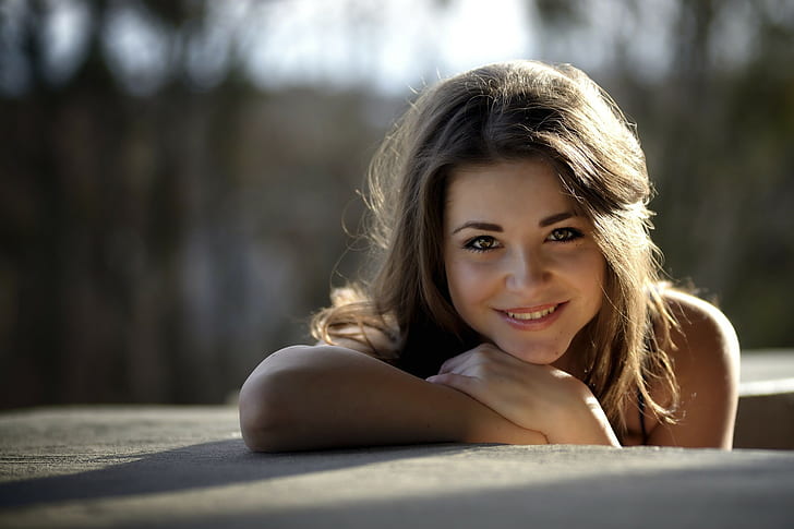 smiling, sunlight, women, model, Dana Kareglazaya, brown eyes