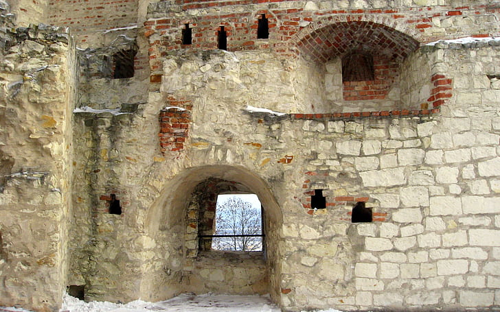 Castles, Janowiec Castle