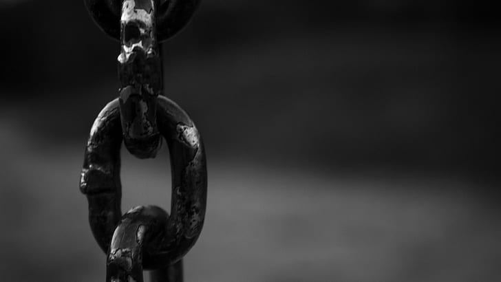 monochrome, chains, rust, closeup, depth of field, photography