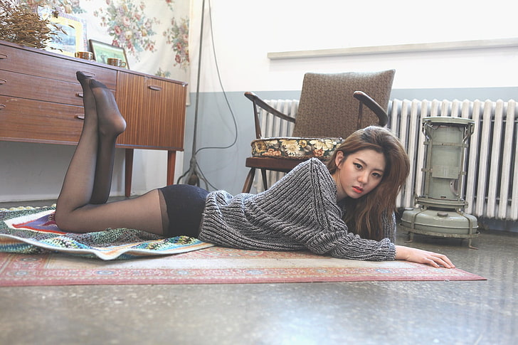 women's gray sweater, Chae Eun, Korean, Asian, pantyhose, Legs in the air, HD wallpaper