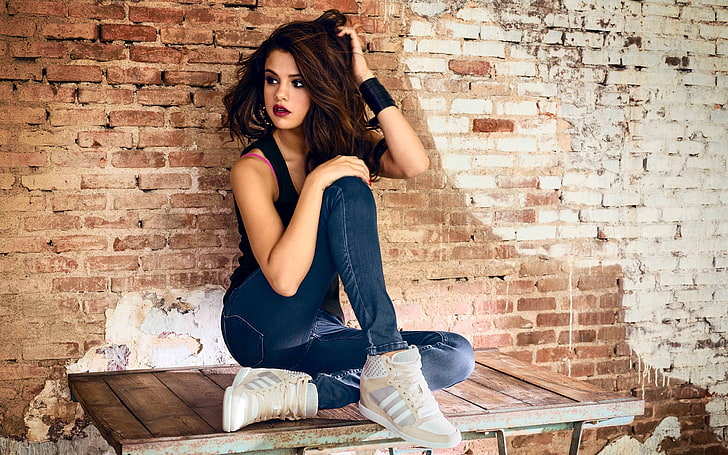 Selena Gomez, actress, singer, jeans, brunette, women, looking away