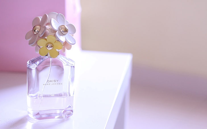 Marc Jacobs Daisy fragrance bottle, perfume, flowers, gift, celebration, HD wallpaper