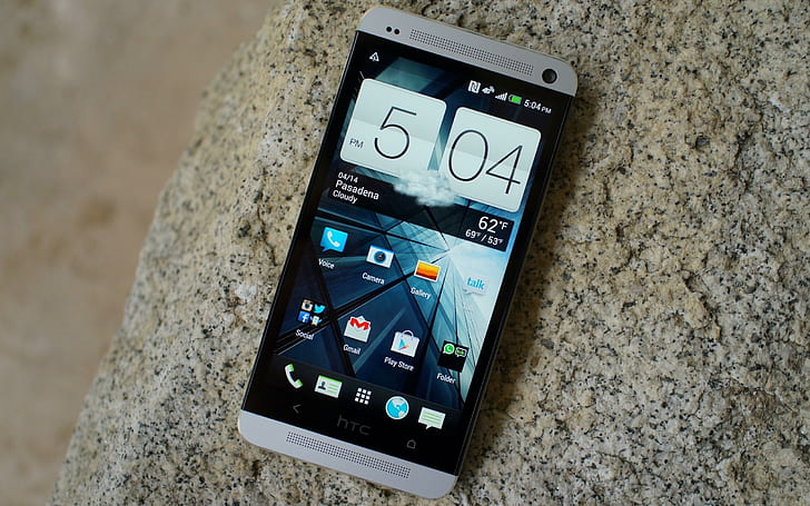 Hi-Tech HTC One Smartphone, grey htc one android smartphone, HD wallpaper