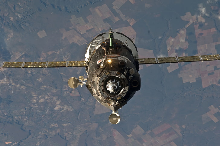 gray and white satellite, space, Earth, antenna, spaceship, Soyuz TMA