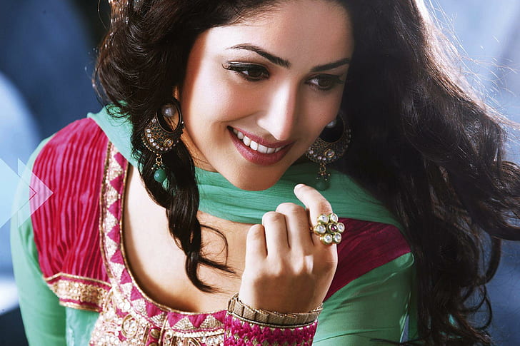 Yami Gautam Awesome HD, cute, suit, face, smile