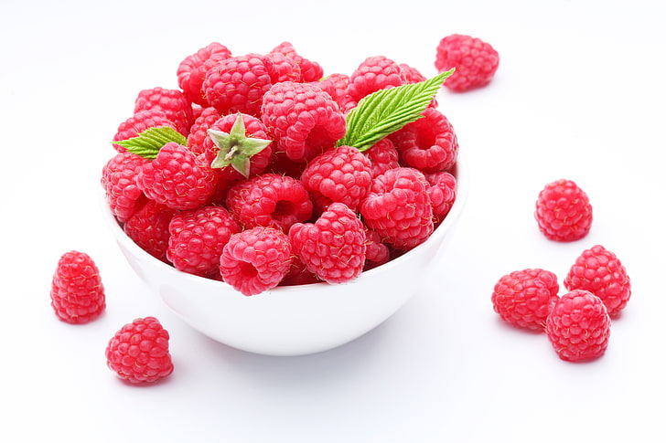 raspberries and white ceramic bowl, fruit, food, freshness, red, HD wallpaper