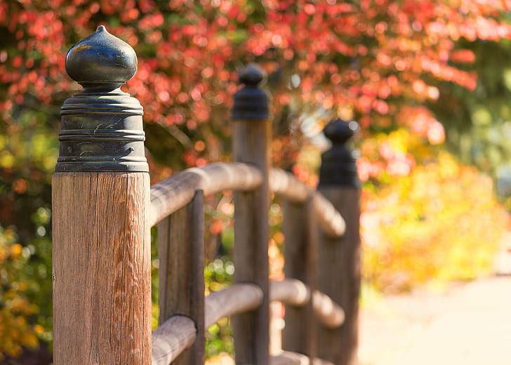 shallow focus photography of brown and black wooden handrail, HD wallpaper
