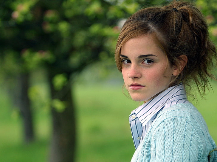 Emma Watson, women, blonde, looking at viewer, freckles, white sweater
